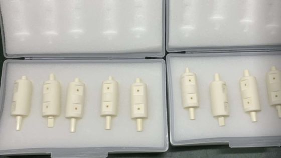 고 다이렉트릭 상수 고 Youngs 모듈 Al2O3 세라믹 고 융통 강도