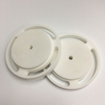 Macor 세라믹은 표준 공구로 가공 가능하며, 높은 가공 정밀도(크기 공차 0.001mm)와 열팽창 계수 72 x 10⁻⁷/°C를 가집니다.